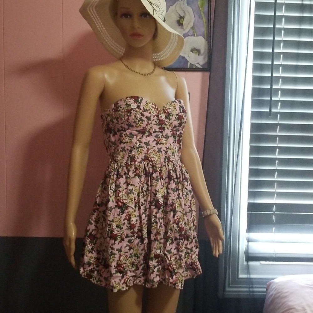 Dress - Picture 3 of 4